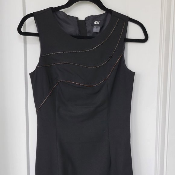 H&M Dresses & Skirts - H&M Back Work Dress